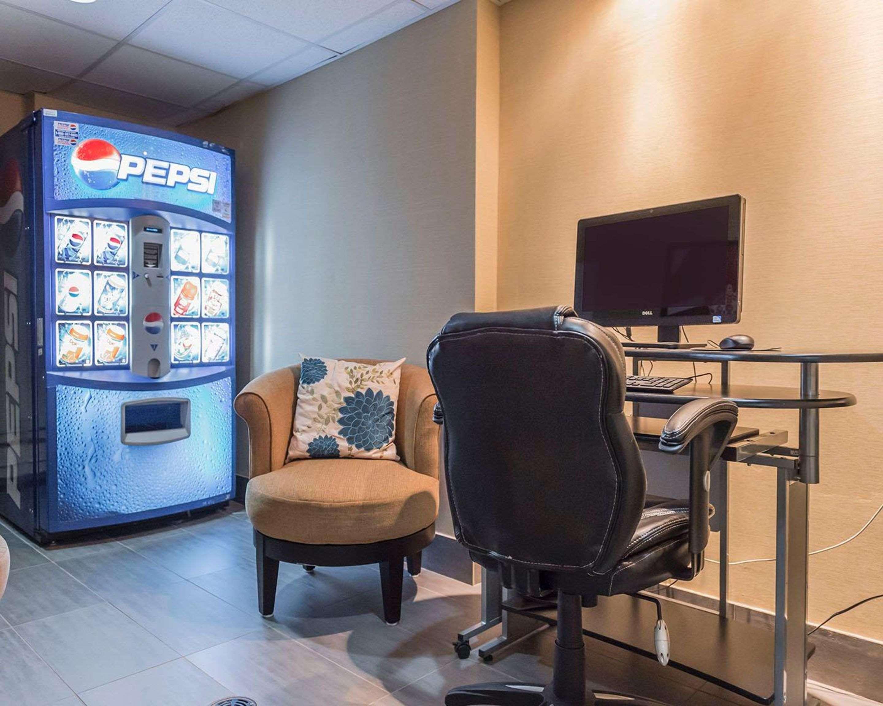 Comfort Inn Пемброк Экстерьер фото